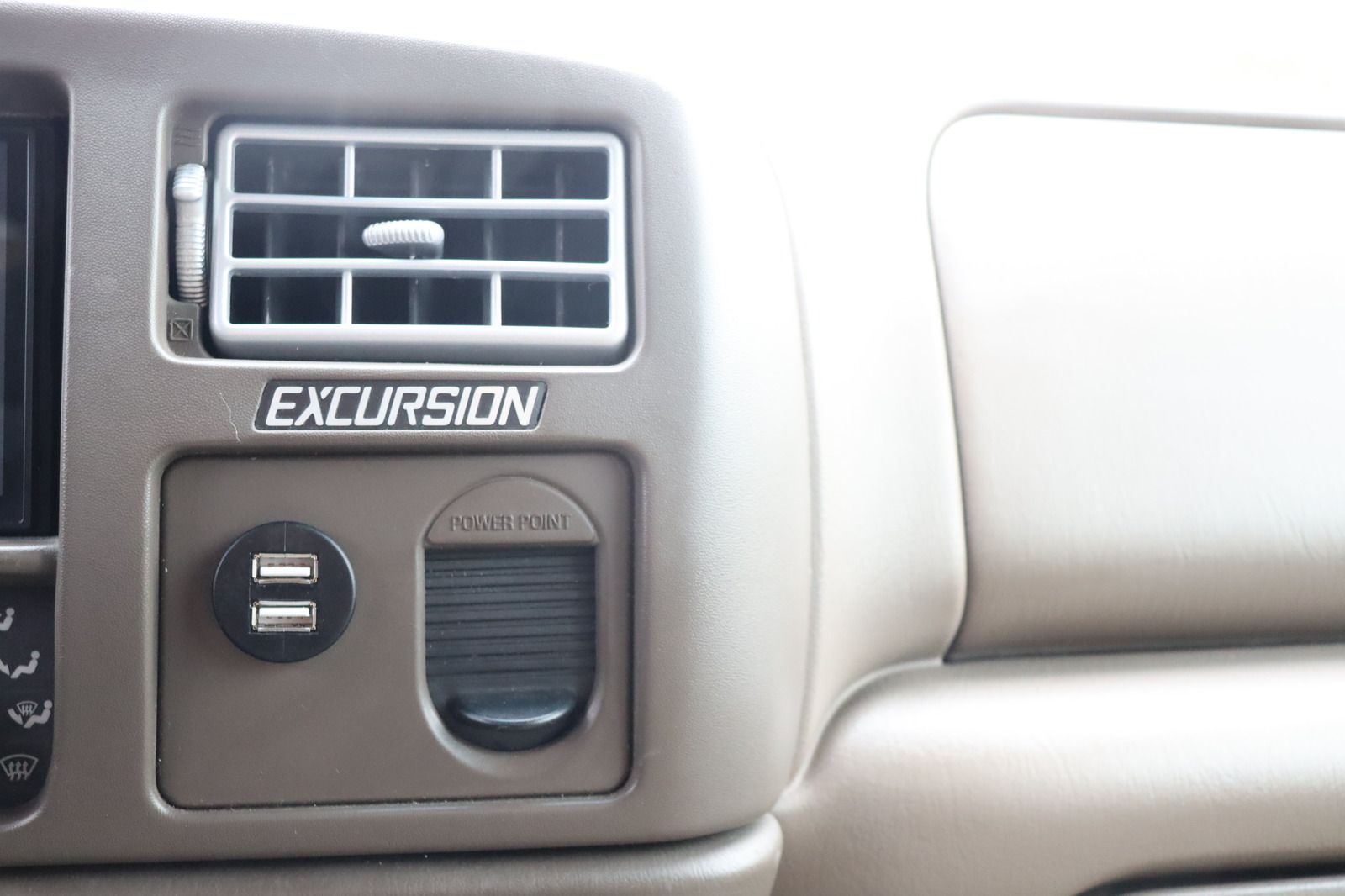 Fahrzeugabbildung Ford Excursion * HU/AU 02.26 * Sitzhzg. * Rückfahrk.