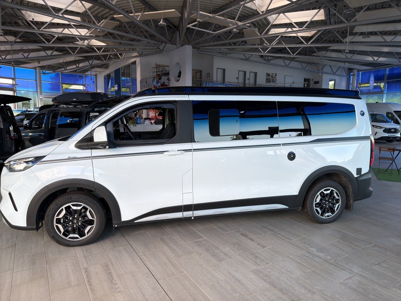Fahrzeugabbildung Ford Nugget Camper 40 Jahre Edition Sofort Verfügbar