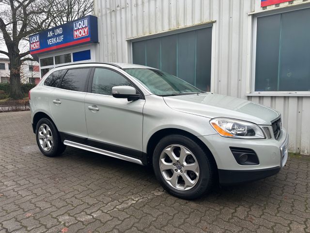 Volvo XC60 D5 AWD Momentum / R-Design