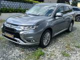 Mitsubishi Outlander PHEV Intro Edition 4WD - Mitsubishi Outlander Edition mit Hybrid-Antrieb (Benzin/Elektro)