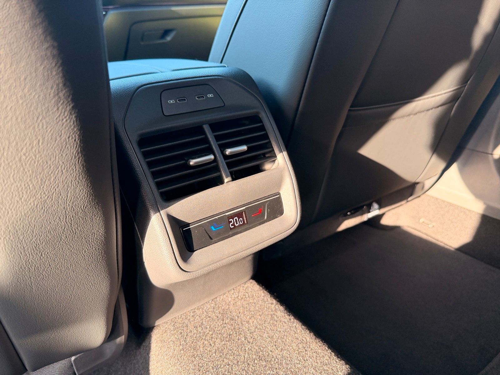 Volkswagen Passat Variant - Bild 12