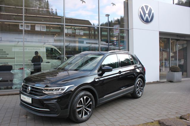 Volkswagen Tiguan United 1.5 TSI Navi,AHK,LED,SHZ,Panodach