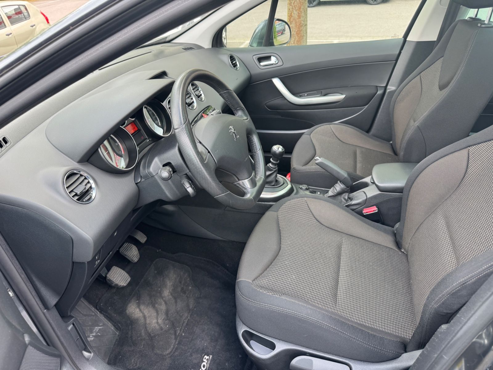 Fahrzeugabbildung Peugeot 308 SW Panorama+Klima+Bluetooth