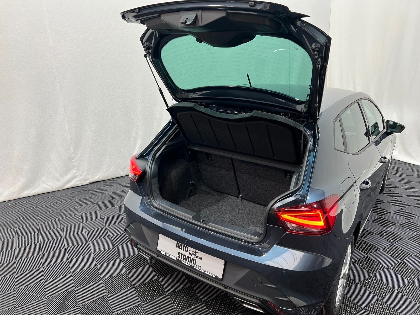 Fahrzeugabbildung SEAT Ibiza 1.0 TSI 85kW FR DSG