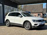 Volkswagen Tiguan Sound AHK/VIRTUAL/ACC/1HAND/APPLECAR/NAVI - : Weiß, Allwetterreifen