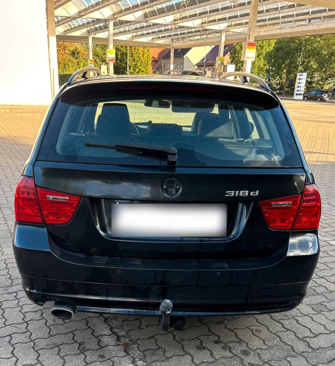 BMW 318 2010 — photo 8