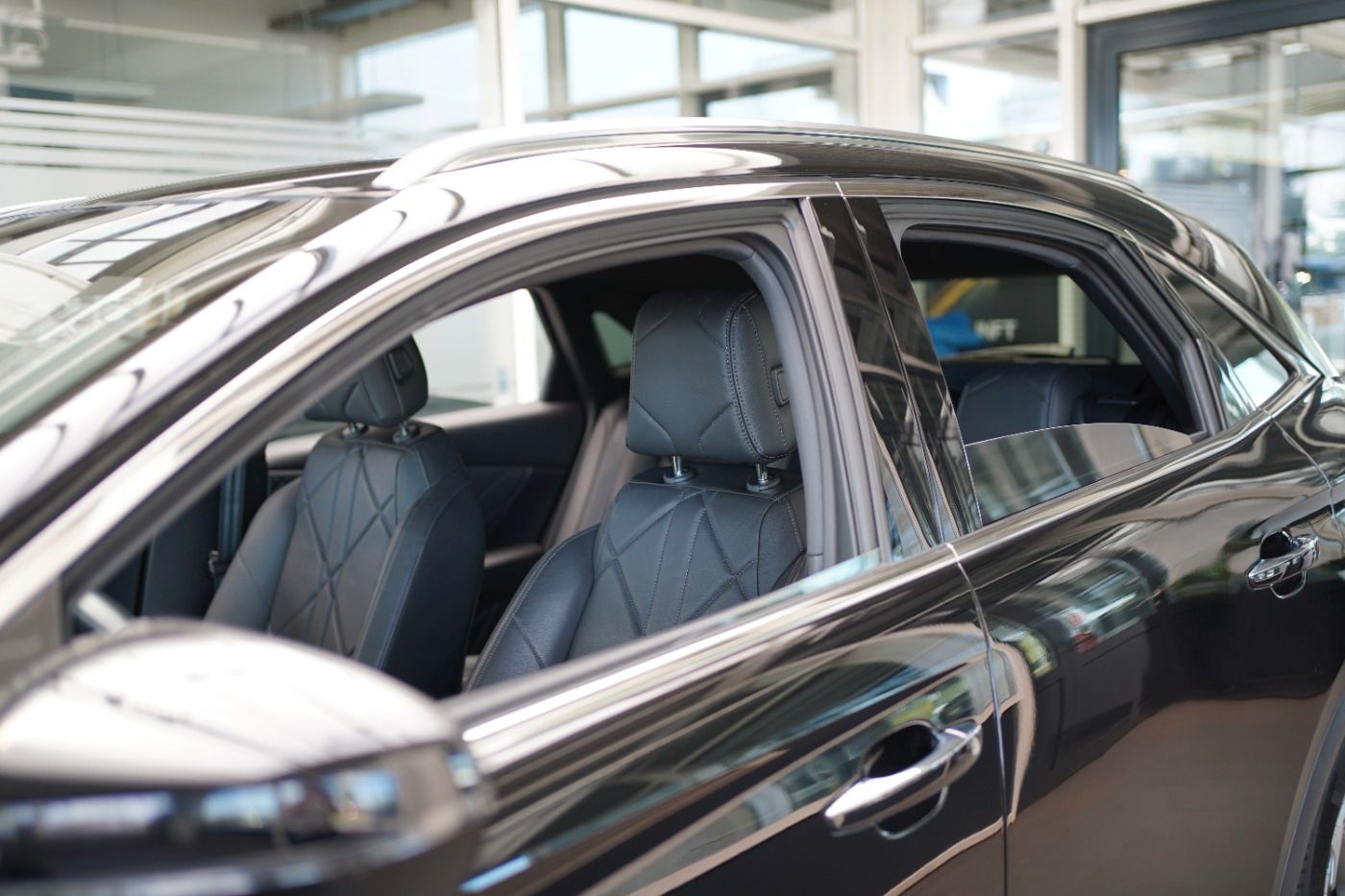 Fahrzeugabbildung DS Automobiles DS7 Crossback E-Tense 4x4 300 Rivoli Automatik