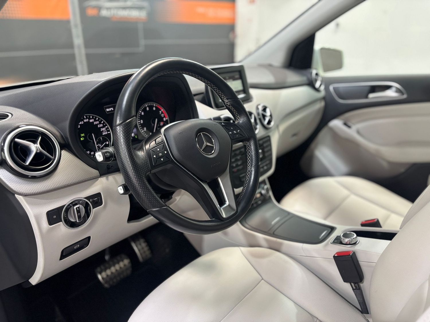 Fahrzeugabbildung Mercedes-Benz B 200 Automatik#Leder#Klima#Tempomat