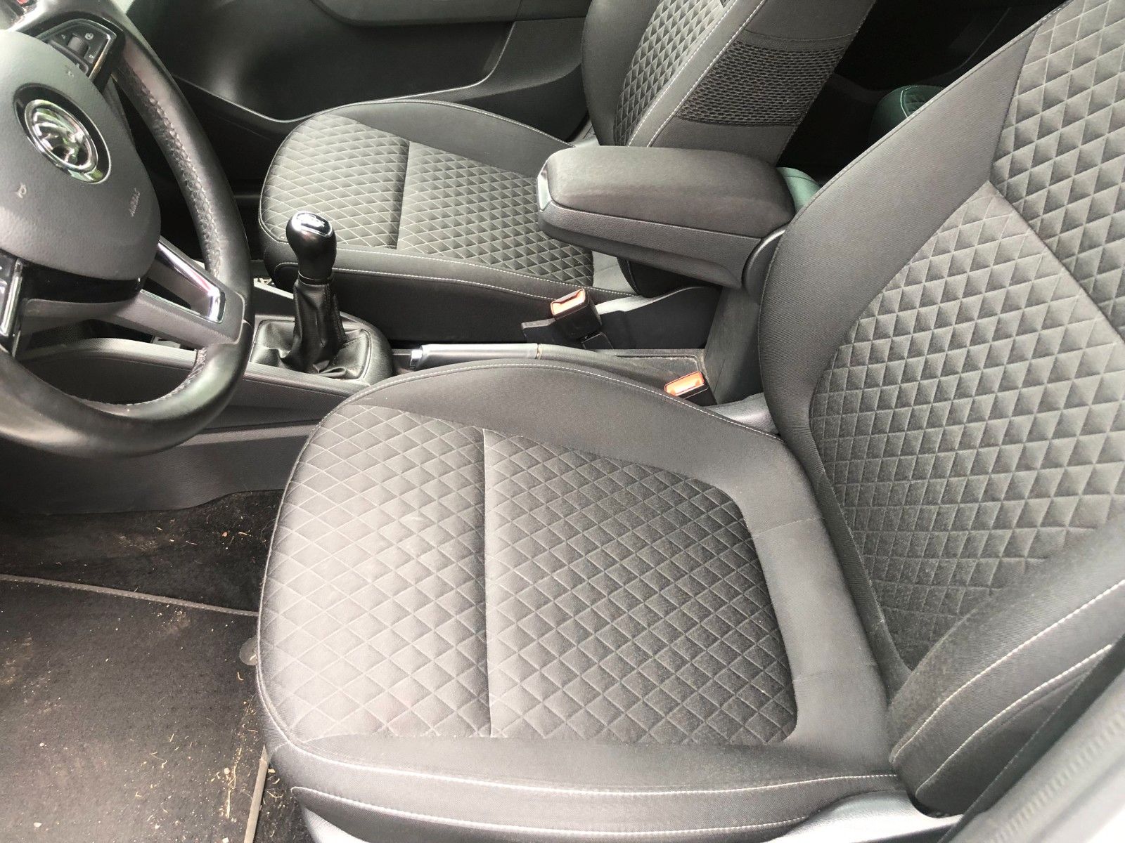 Fahrzeugabbildung SKODA Fabia Combi Drive leichter Seitenschaden