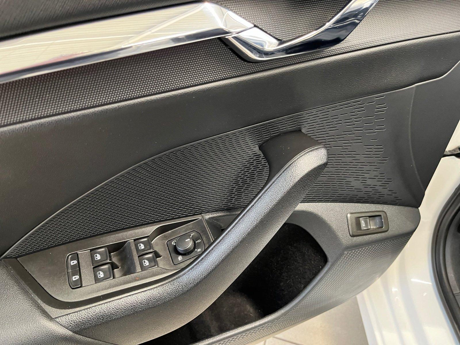Skoda Octavia Combi First Edition 2.0TDI ACC Navigatio, миниатюра 24
