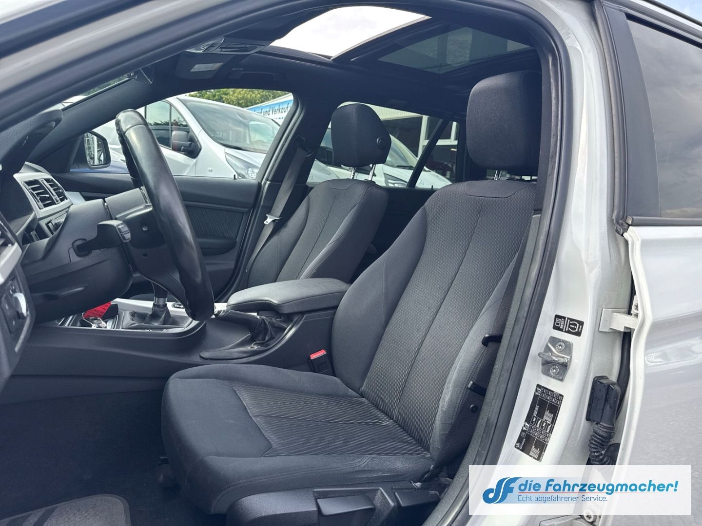 Fahrzeugabbildung BMW 320 d Touring M Paket Optik AHK-klappbar El. Pan