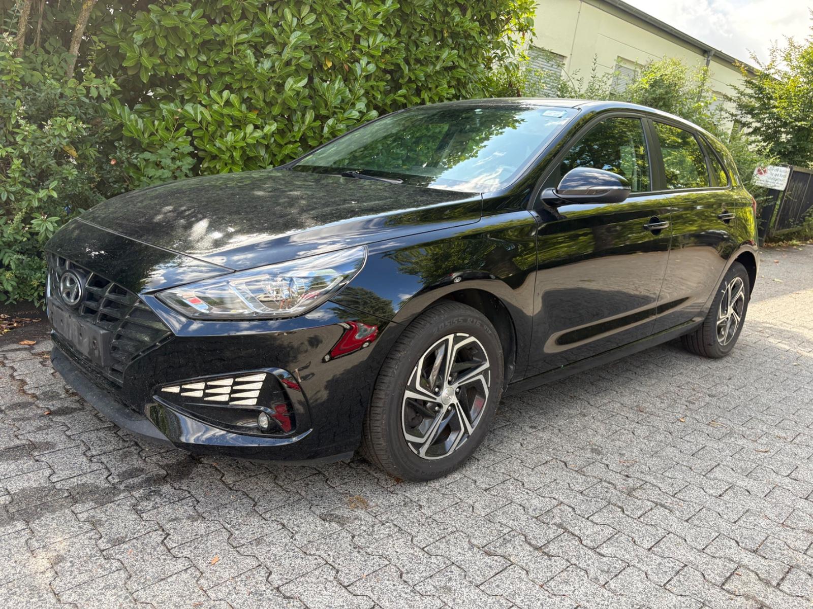 Hyundai i30 1.6 CRDI DCT-7/Business/Netto 8200
