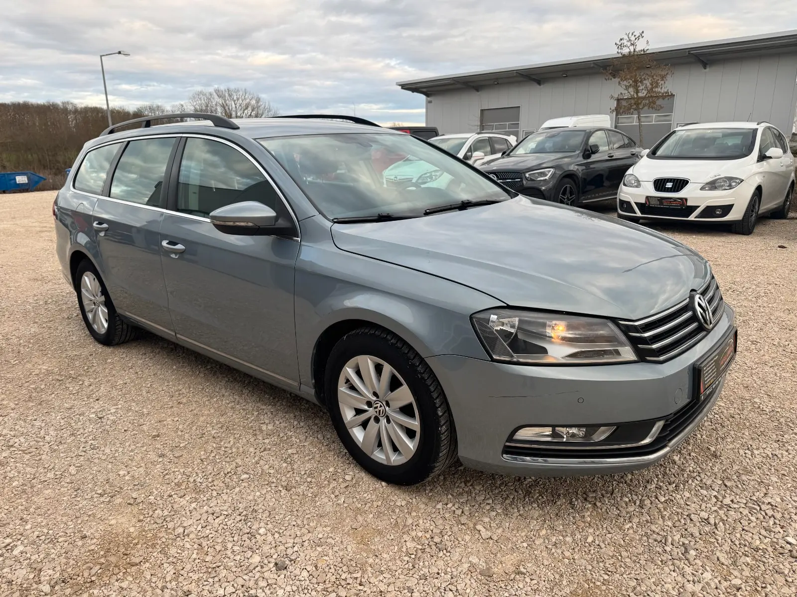 Volkswagen Passat 2011 — interior