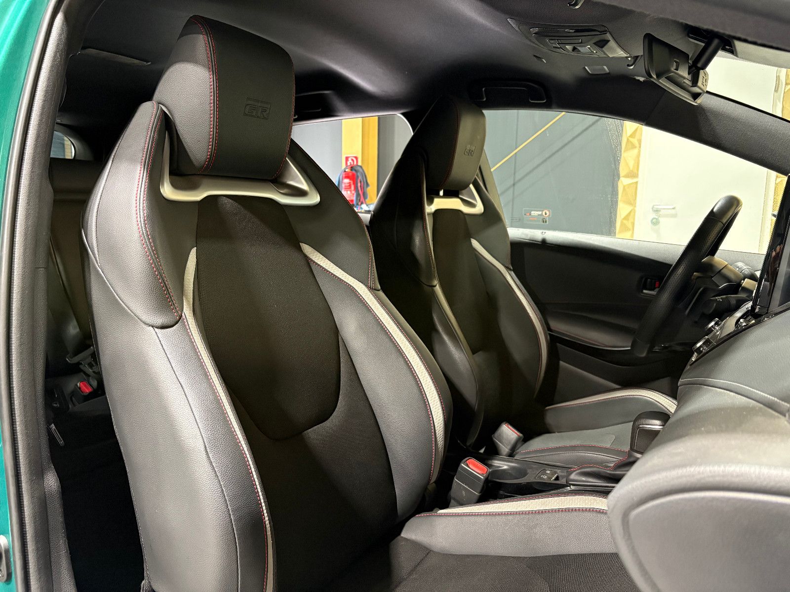 Fahrzeugabbildung Toyota Corolla Touring Sports 2.0 Hybrid GR Sport/APPLE