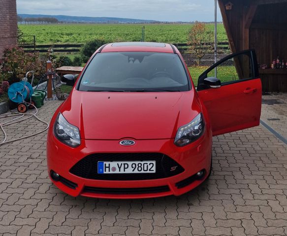 Ford Focus 2,0 EcoBoost ST Leder-Sport-Paket ST