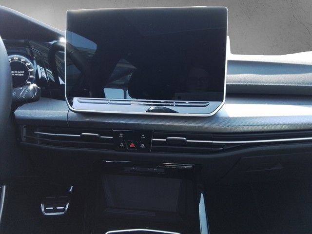 Fahrzeugabbildung Volkswagen Golf VIII EDITION 50 Matrix AHK PANO HUD Kamera