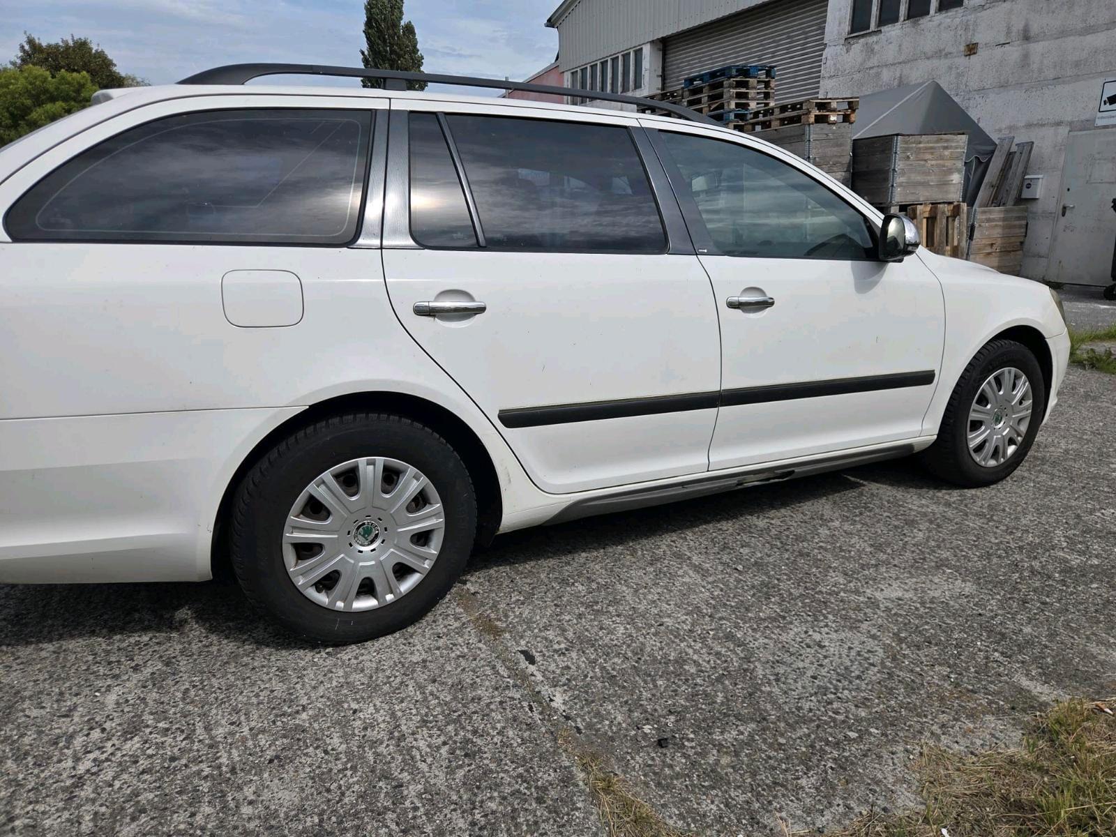 Skoda Octavia 2010 — engine 105 HP (77kW)
