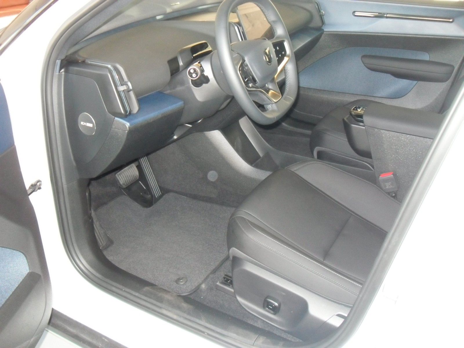 Fahrzeugabbildung Volvo EX30 Ultra 2WD | Winterpaket