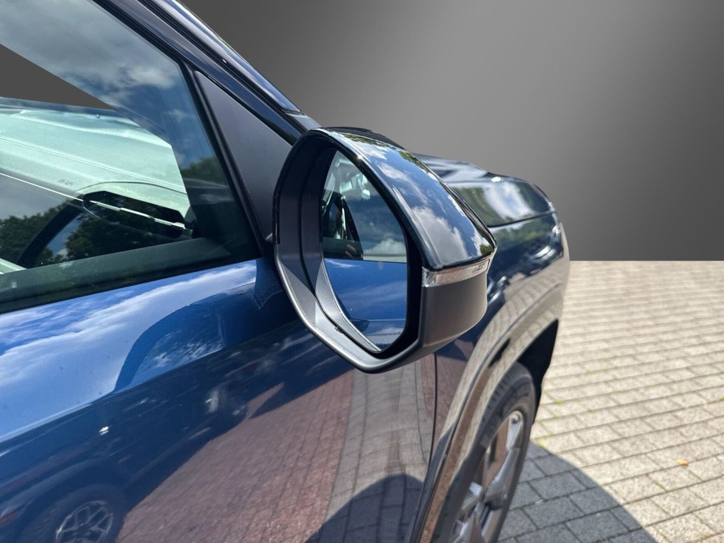 Fahrzeugabbildung Jeep Compass MY26 FIRST EDITION E-HYBRID PANO VOLL