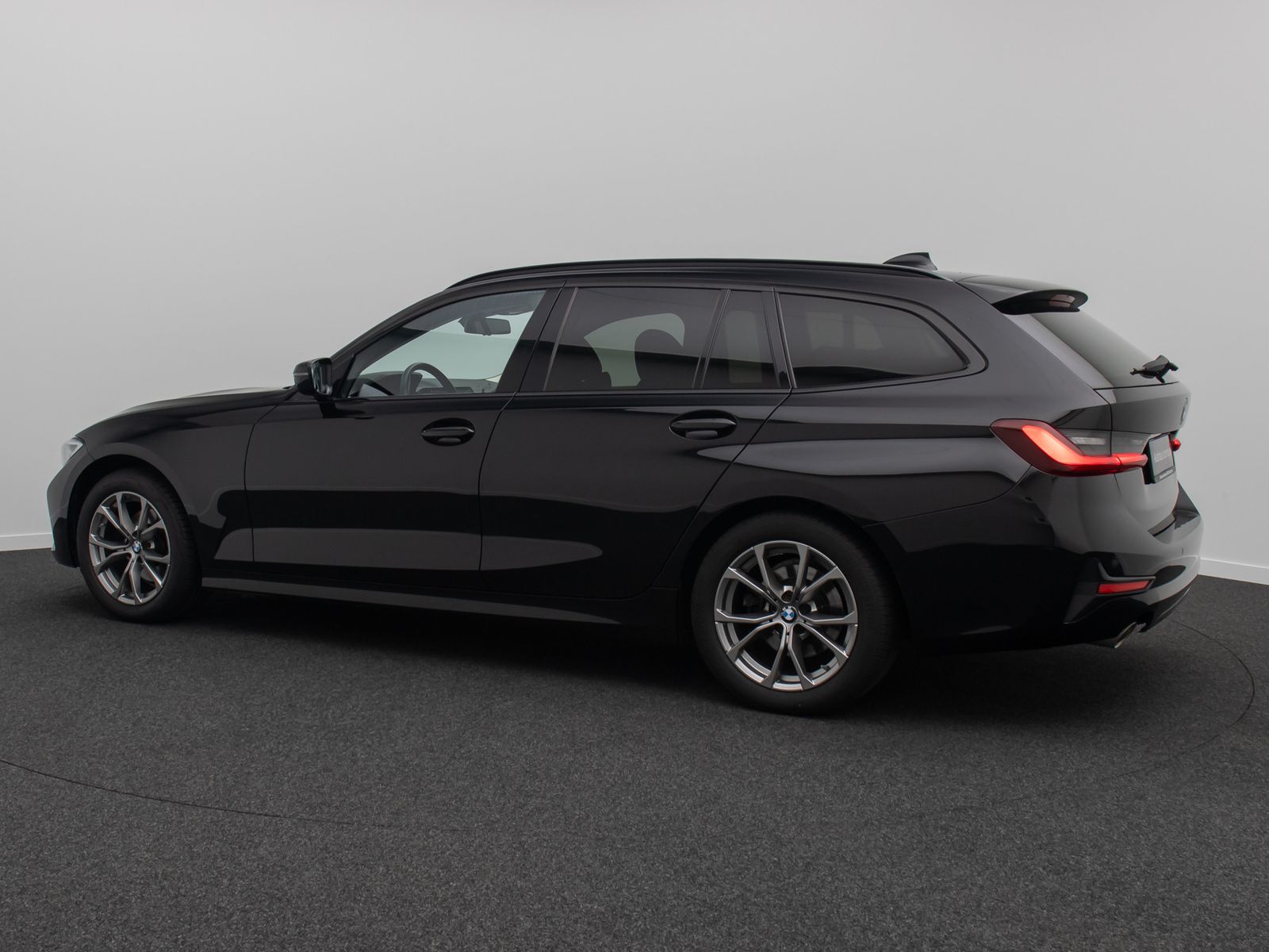 Fahrzeugabbildung BMW 320d Sport Line DAB Alarm PDC GeschwindigReg 17"
