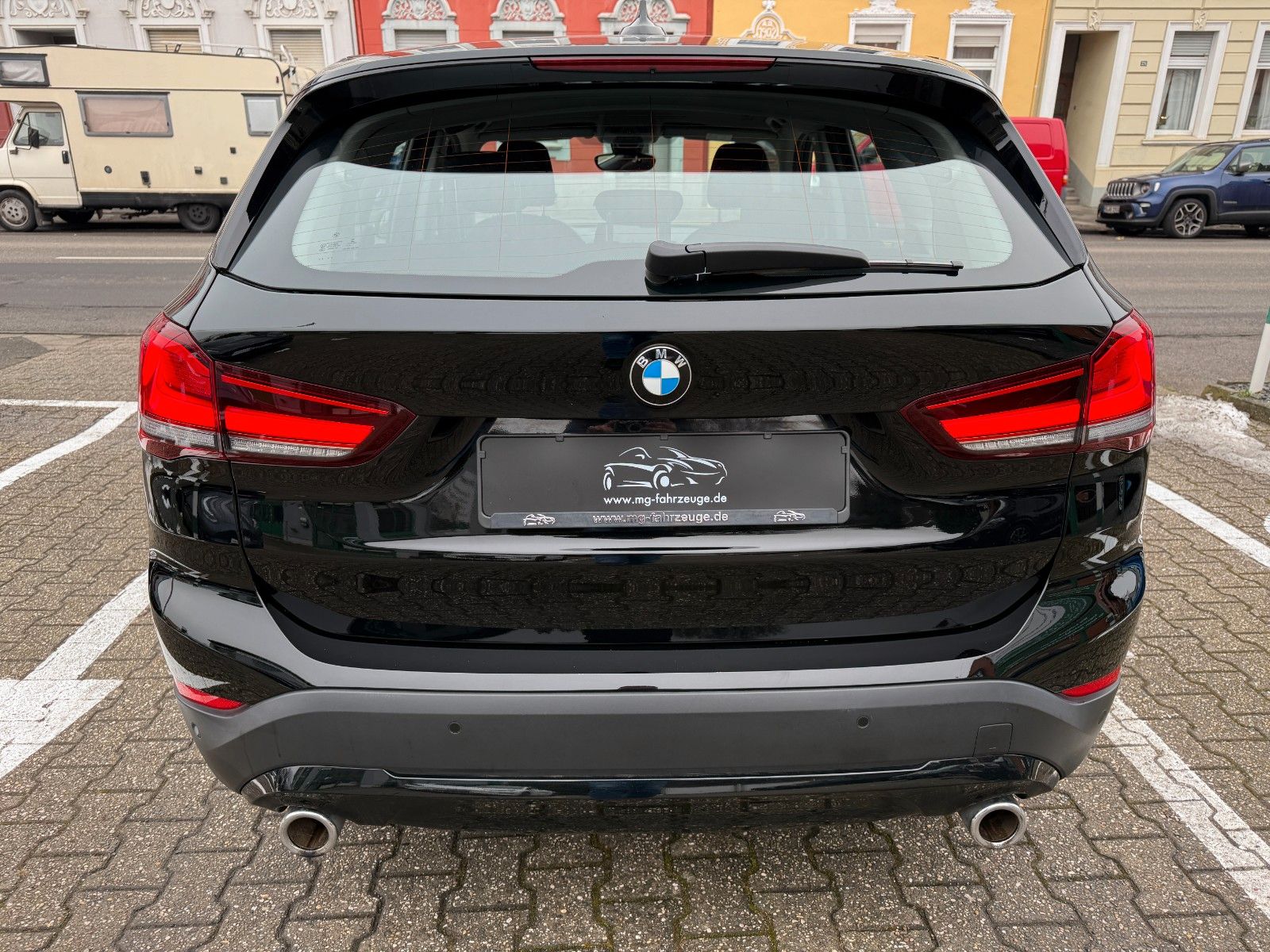 Fahrzeugabbildung BMW X1 Baureihe X1 xDrive 18 d NAVI PROF LED AHK DAB