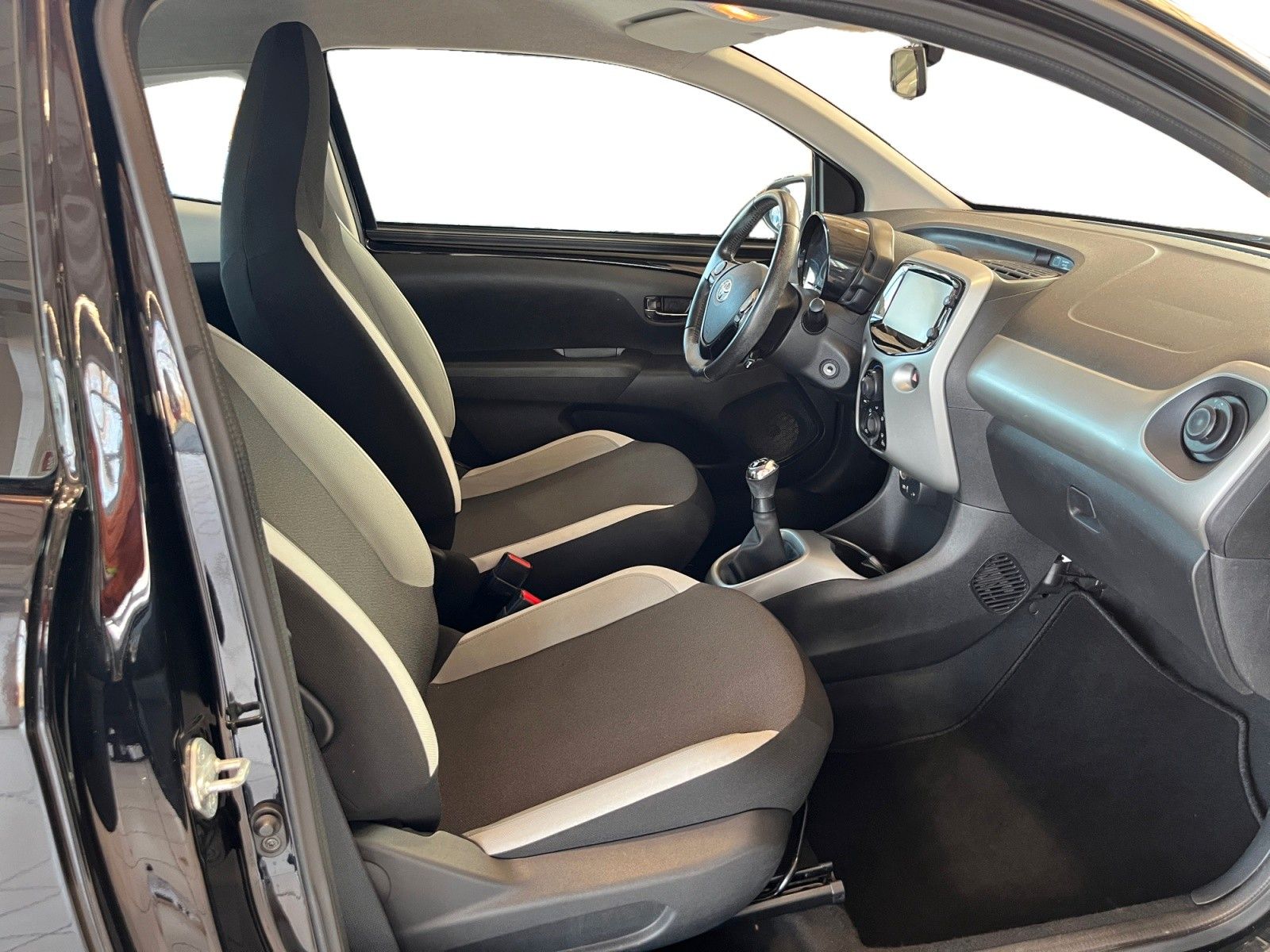 Fahrzeugabbildung Toyota Aygo AYGO x-play Team D