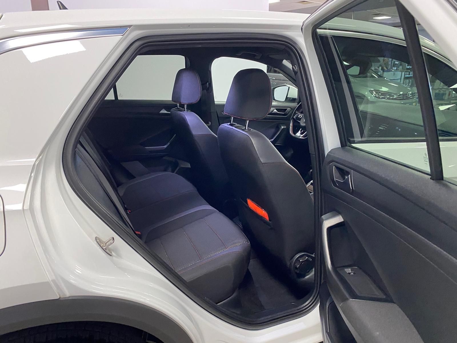 Fahrzeugabbildung Volkswagen T-Roc 1.5 TSI DSG SPORT R-LINE+ACC+AHK+ALLWETTER
