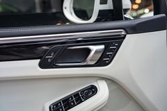 PORSCHE Macan S*CHRONO*PANO*PDLS+*ACC*360*BICOLOR*MEMORY