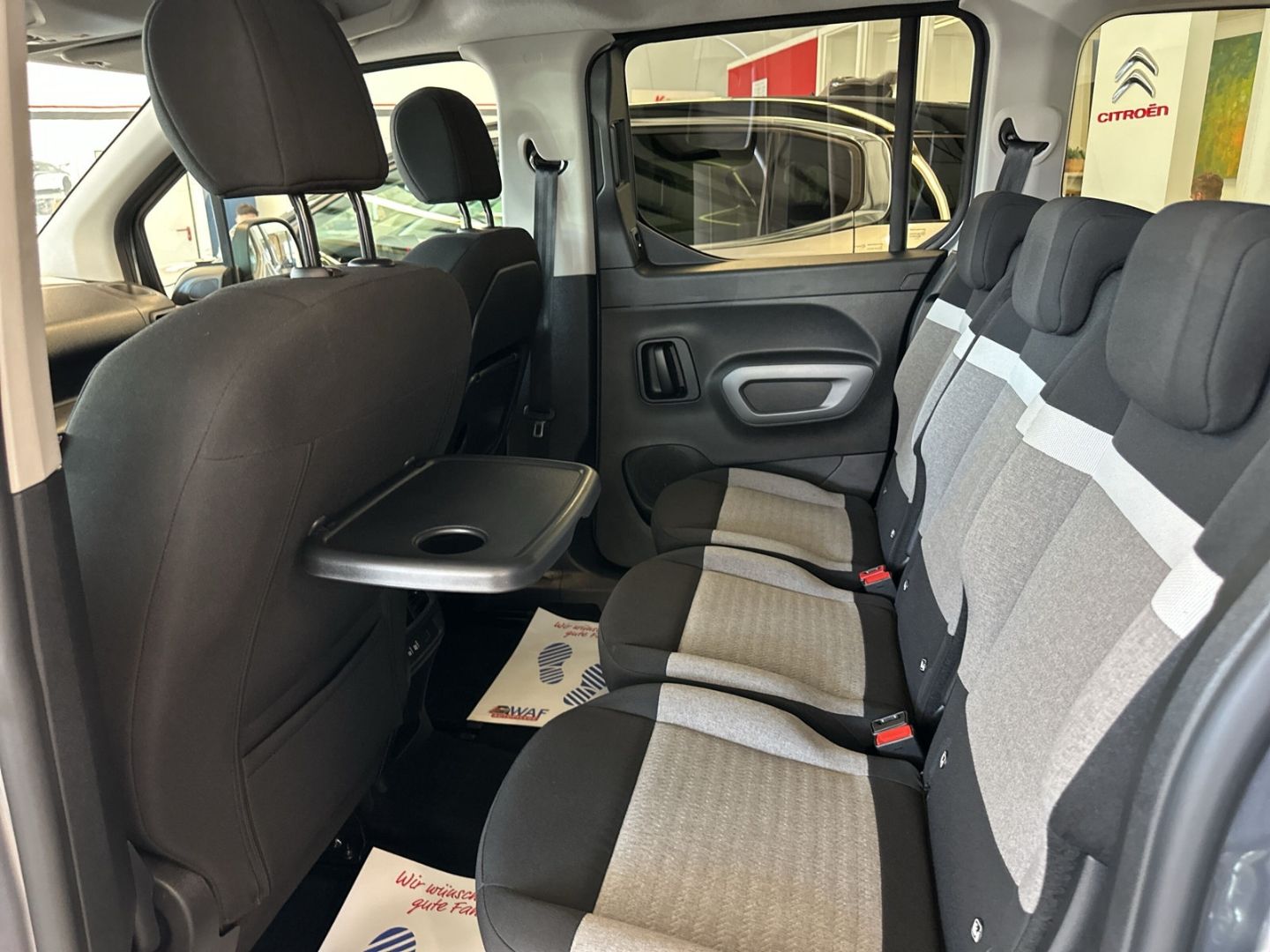 Fahrzeugabbildung Citroën Berlingo XL BlueHDi 130 EAT8 S&S Max Navi CarPla