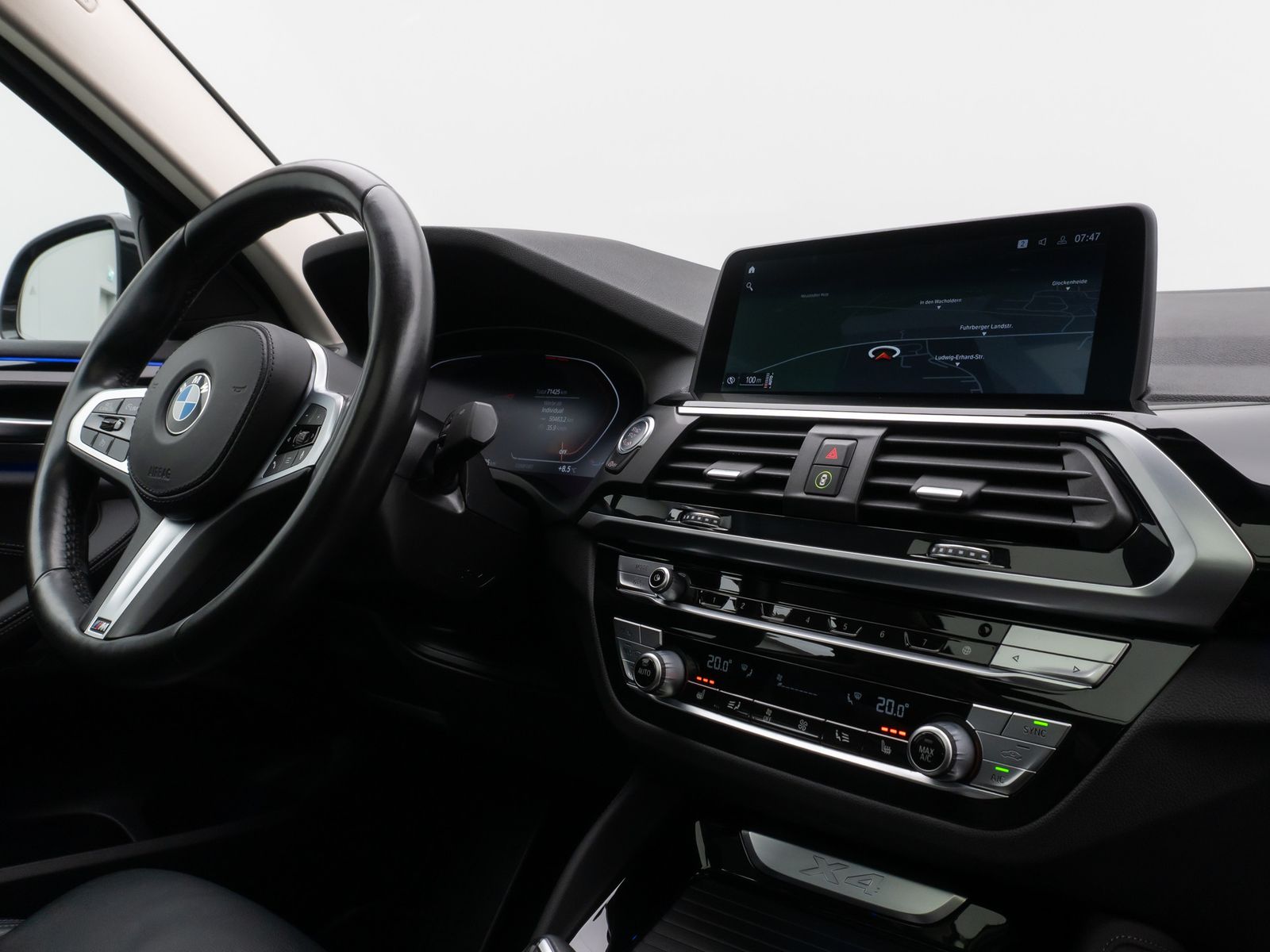 Fahrzeugabbildung BMW X4 xD30i xLine Panorama Kamera HUD DAB HiFi AHK
