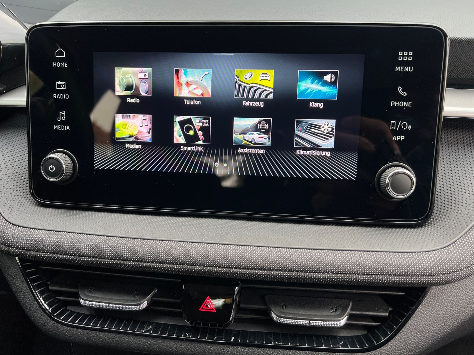 Fahrzeugabbildung SKODA Fabia Edition 130 1.0 TSI DSG *Garantie, LED, 15