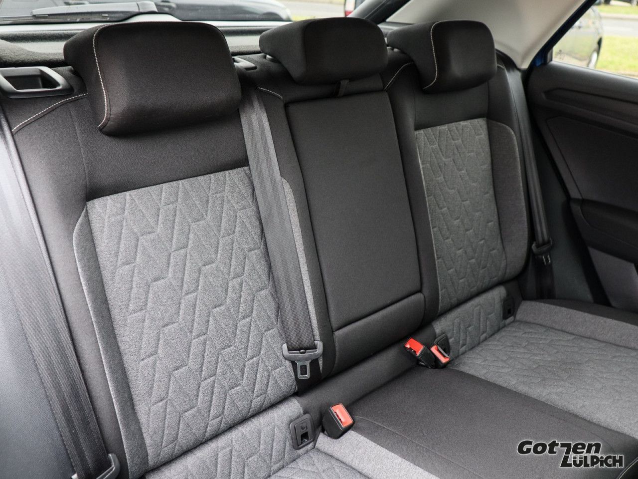 Fahrzeugabbildung Volkswagen T-Roc Move 1.5 TSI Navi Rückfahrkamera AHK LED