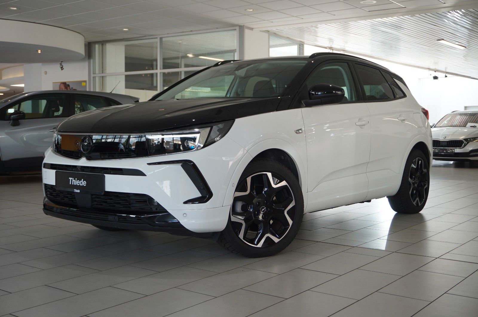 Fahrzeugabbildung Opel Grandland (X) 1.6T GSe HYBRID 4X4 NAVI/LED/SPORT