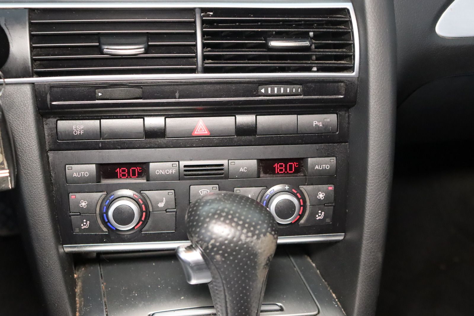 Fahrzeugabbildung Audi A6 3.0 TDI quattro Avant S-line * Navi * Memory