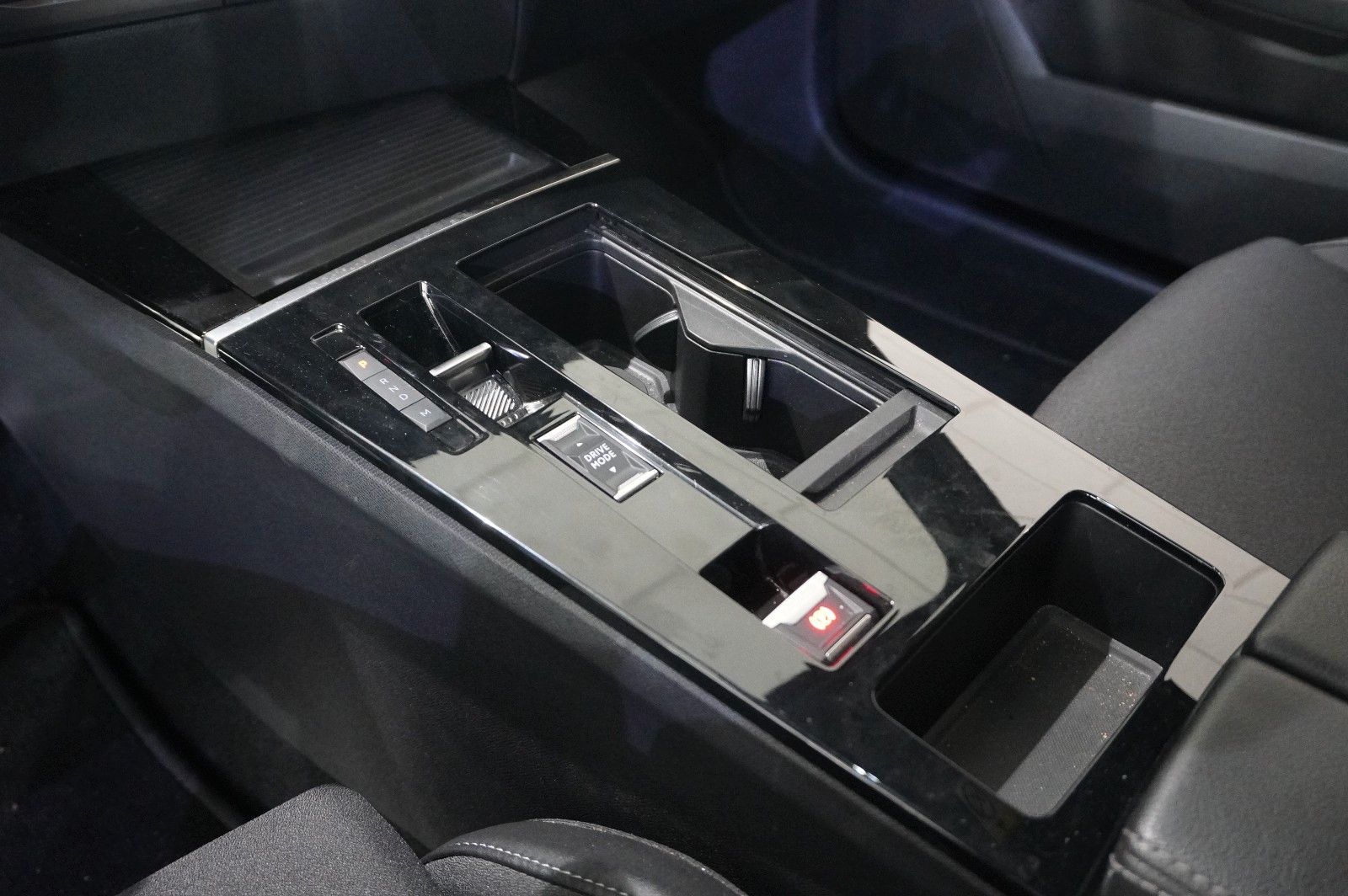 Fahrzeugabbildung Opel Astra L ST 1.2T GS SPORT NAVI/LED/VIRTUAL/SH/AHK