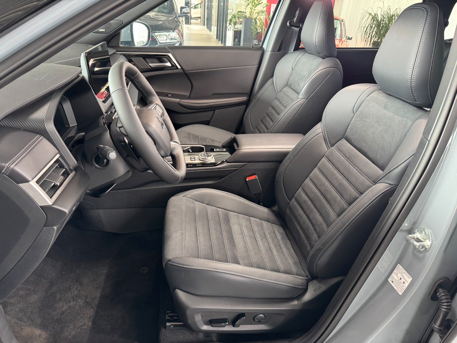 Fahrzeugabbildung Mitsubishi Outlander 2.4 PHEV 4WD Select