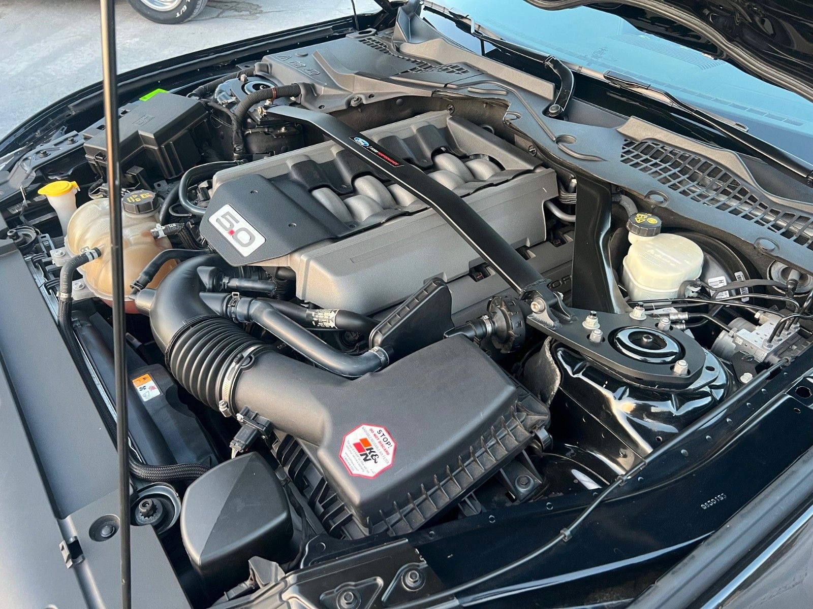 Fahrzeugabbildung Ford Mustang GT Cabrio V8-Neuwertig-20Zoll-FOX-Deutsc