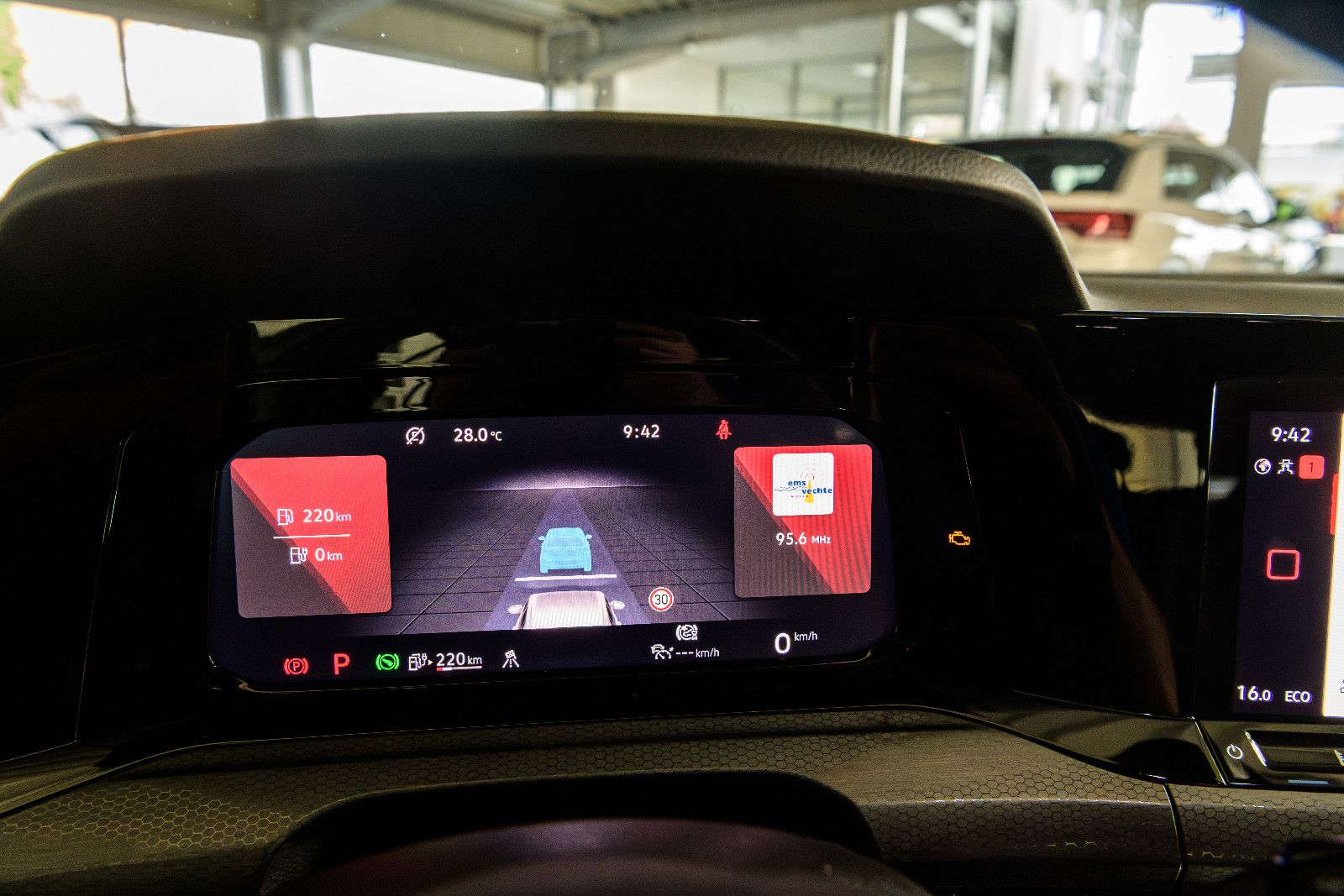 Fahrzeugabbildung Volkswagen Golf VIII Lim. GTE eHybrid +DSG+Navi+ACC