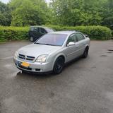 Opel Vectra 2.2 - - Opel Vectra mit Benzin-Antrieb: Leder, Navigationssystem, Limousine, Klimaanlage