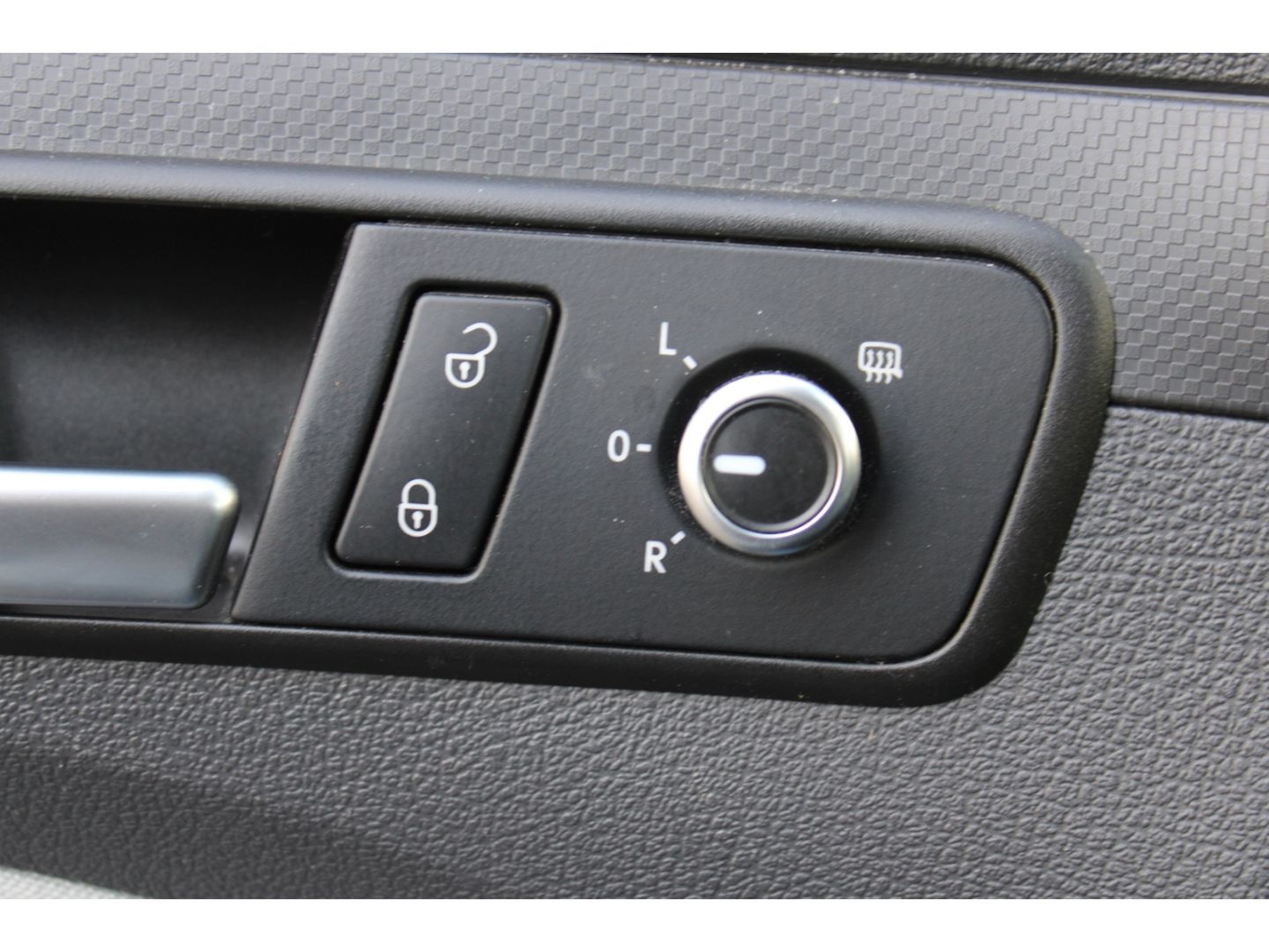 Fahrzeugabbildung Volkswagen Caddy Kombi Cross BMT AHK-abnehmbar Mehrzonenkli