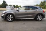Mercedes-Benz GLA 200 GLA*2HD*ERST 75 000 km * SCHECKHEFT - Mercedes-Benz GLA 200: Limousine