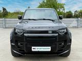 Land Rover 110 X-Dynamic HSE 5.0 V8 P425, 83.185 € NETTO* - Land Rover Defender: Schiebedach