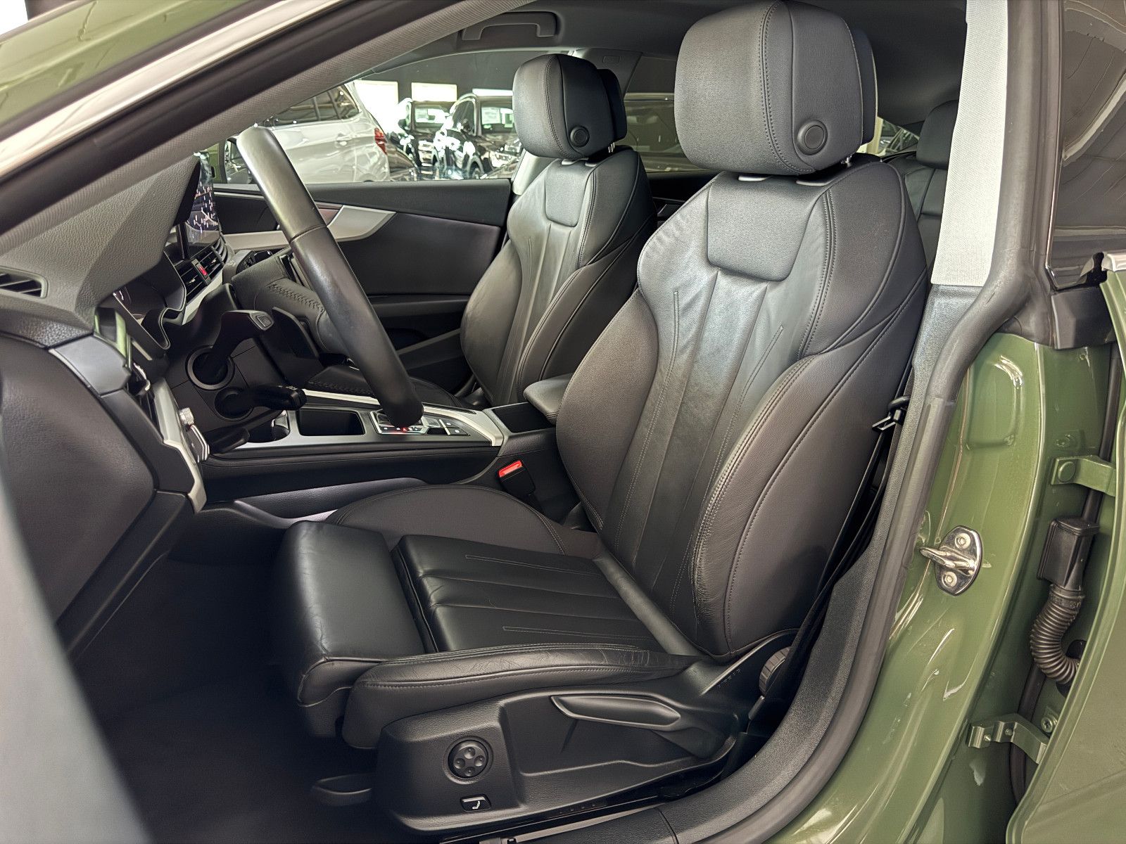 Fahrzeugabbildung Audi A5 SP S-TRONIC SONDERLACKIERUNG S-LINE MEGA VOLL