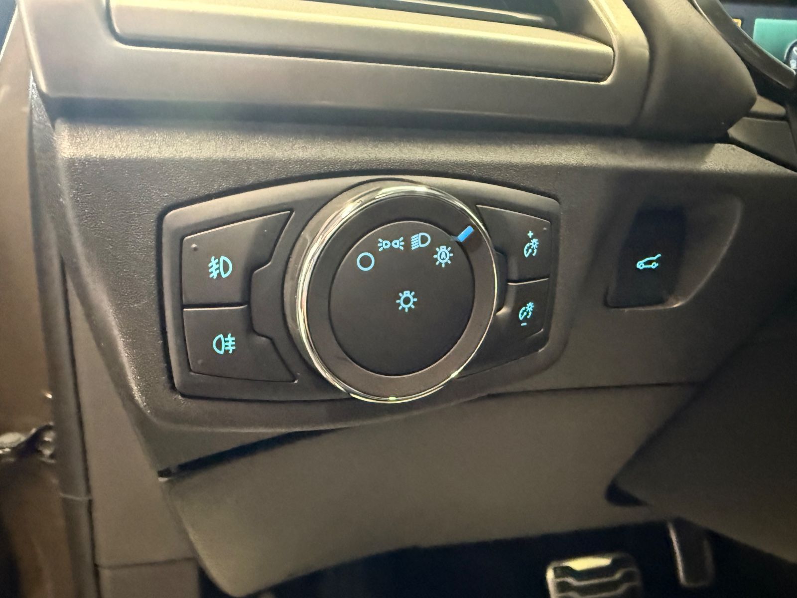 Fahrzeugabbildung Ford Mondeo Turnier Vignale, Navi, Business-Paket