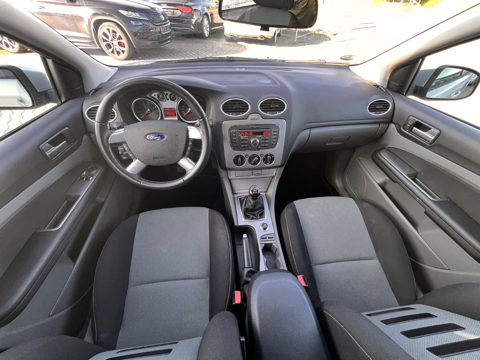 Ford Focus 2011 — photo 25