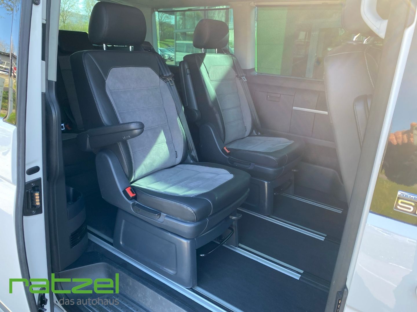 Fahrzeugabbildung Volkswagen T6.1 Multivan 2.0 TDI DSG Generation Six AHK-abn