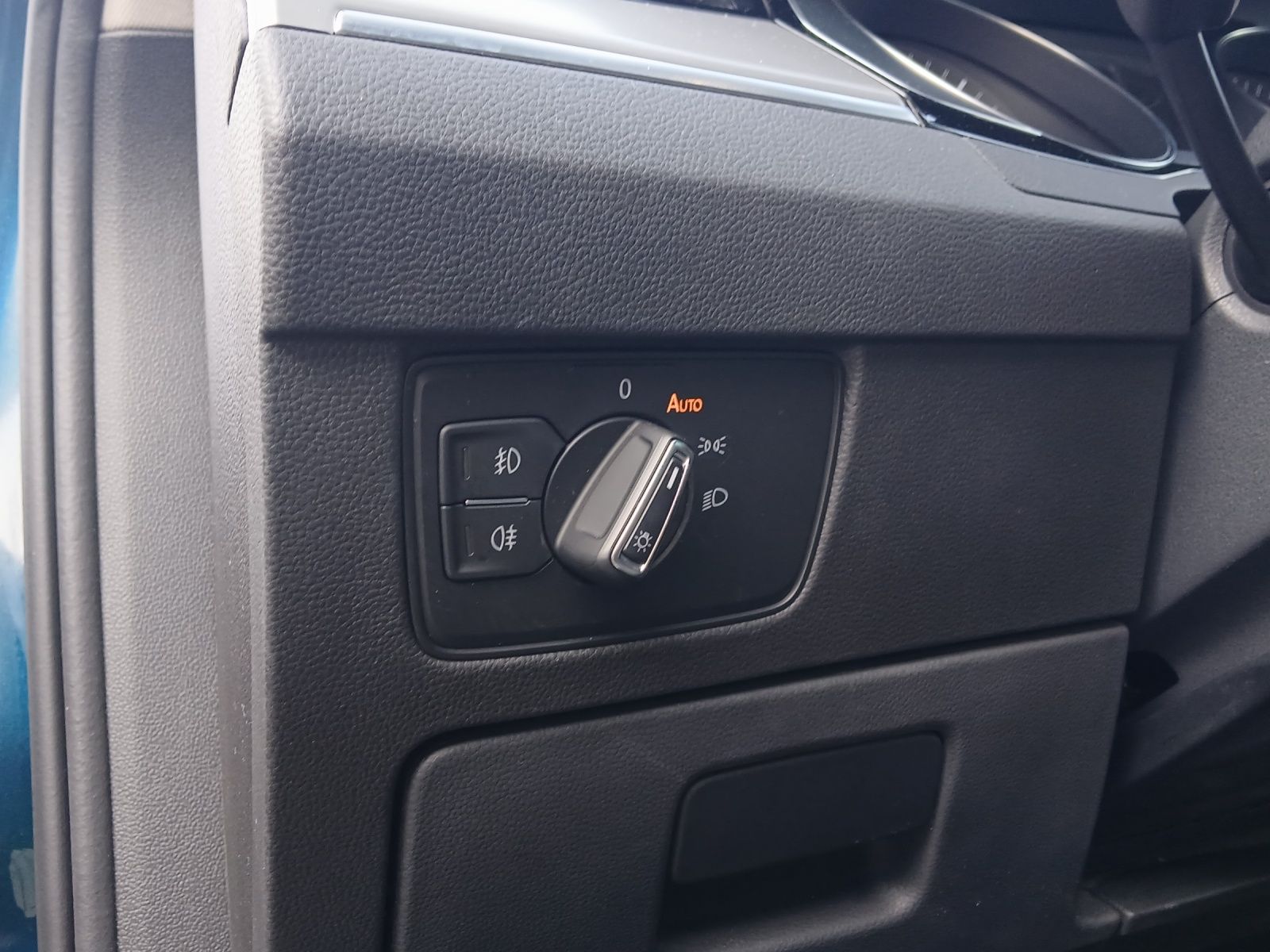 Fahrzeugabbildung Volkswagen Passat Variant TDI Elegance DSG Matrix AHK Navi