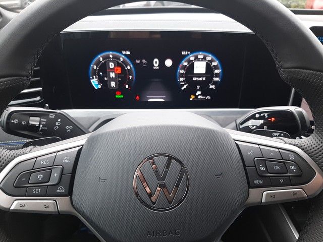 Fahrzeugabbildung Volkswagen Passat Variant 1,5 eTSi R-Line Black Pano AHK