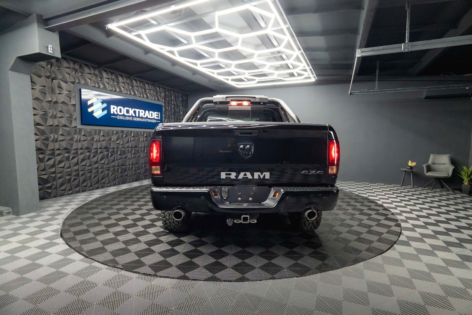 Fahrzeugabbildung Dodge RAM 5.7 V8 HEMI 4x4 OFFROAD Night-Paket *LED*AHK