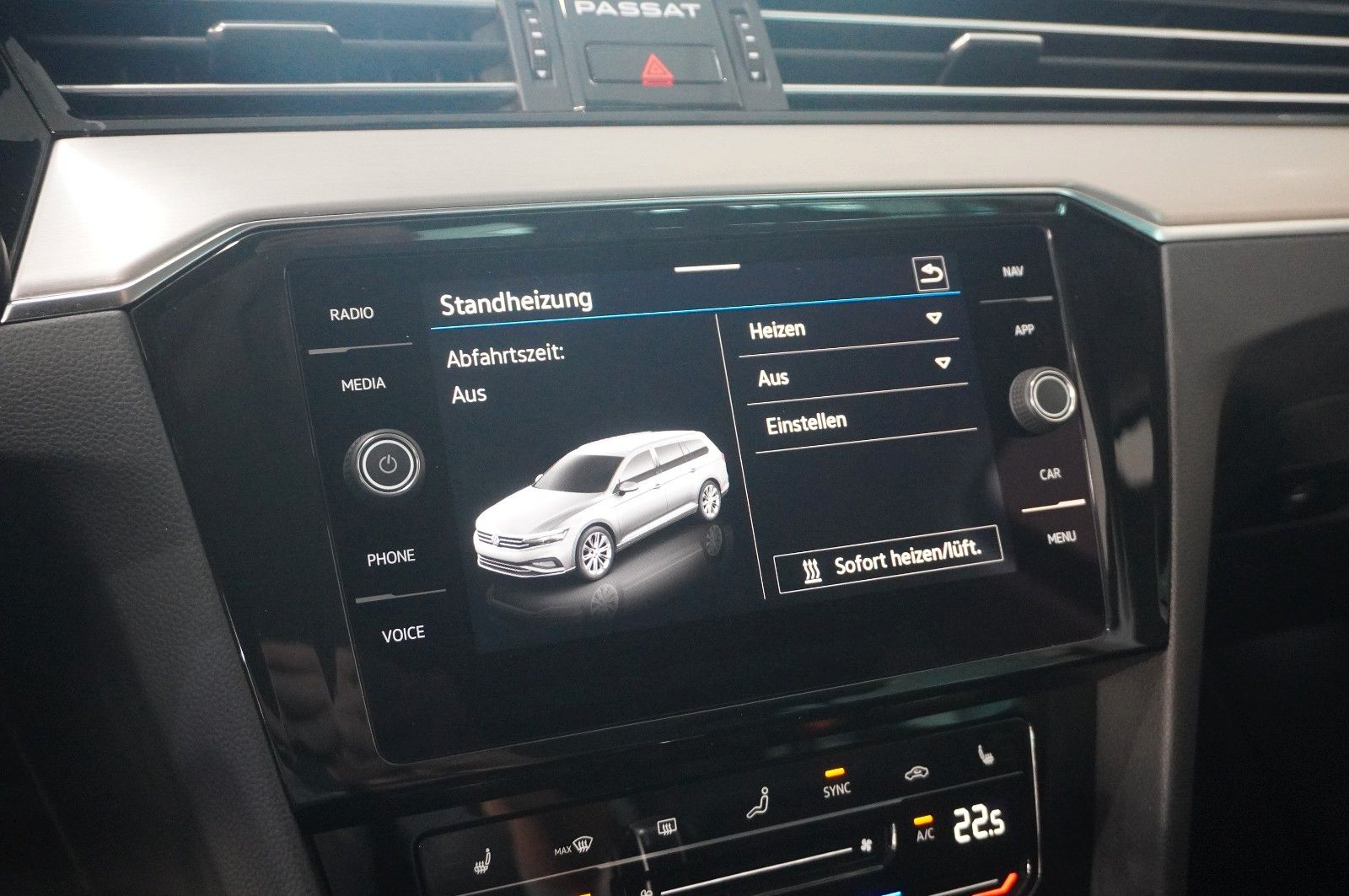 Fahrzeugabbildung Volkswagen Passat Vari. 2.0 TDI R-LINE 4M NAVI/KAMERA/AHK